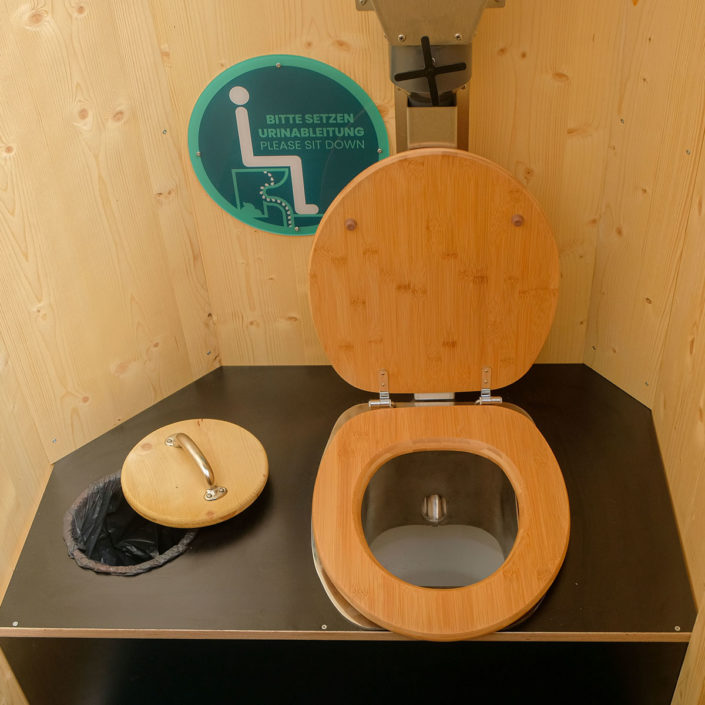 Trockentoilette Humero aufgeklappt. Zum mieten und kaufen.
