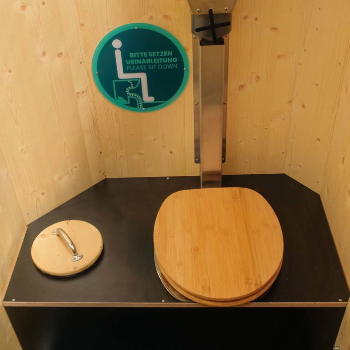 Trrockentoilette / Toilette Humero und Toilettenanhänger Humero Rollin´ von Innen.