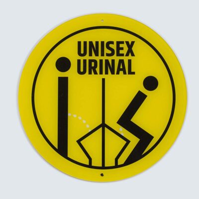 Altes Design: Rundes gelbes Schild mit schwarzem Piktogramm und Text „Unisex Urinal“.